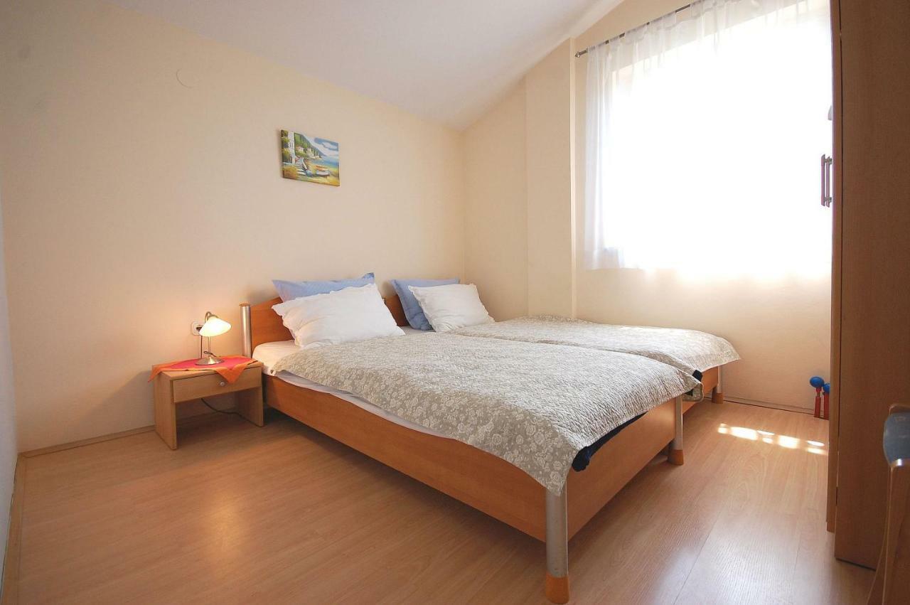 Apartments Nency By El-Pi Tours Malinska Buitenkant foto
